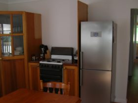 Self contained holiday house in Brisbane in Wynnum close to Hemmant Morningside Murrarie airport