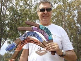 Boomerang throwing lessons, Brisbane boomerang lessons, Aboriginal traditional returning boomerang