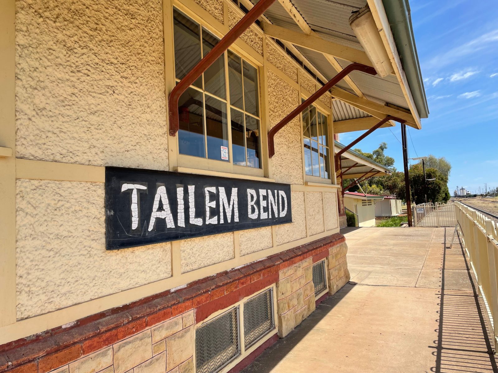 Tailem Bend Info Station And Rail 631e8030bf38aee64f59002b Scaled 